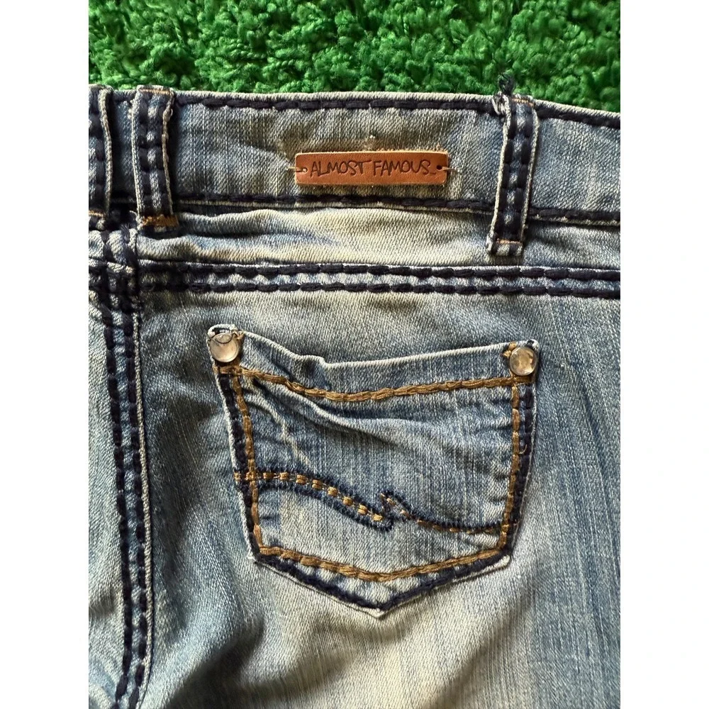 Almost Famous Junior Girls Distressed Blue Denim Jeans Rhinestone Pockets Size 5 - Picture 11 of 11